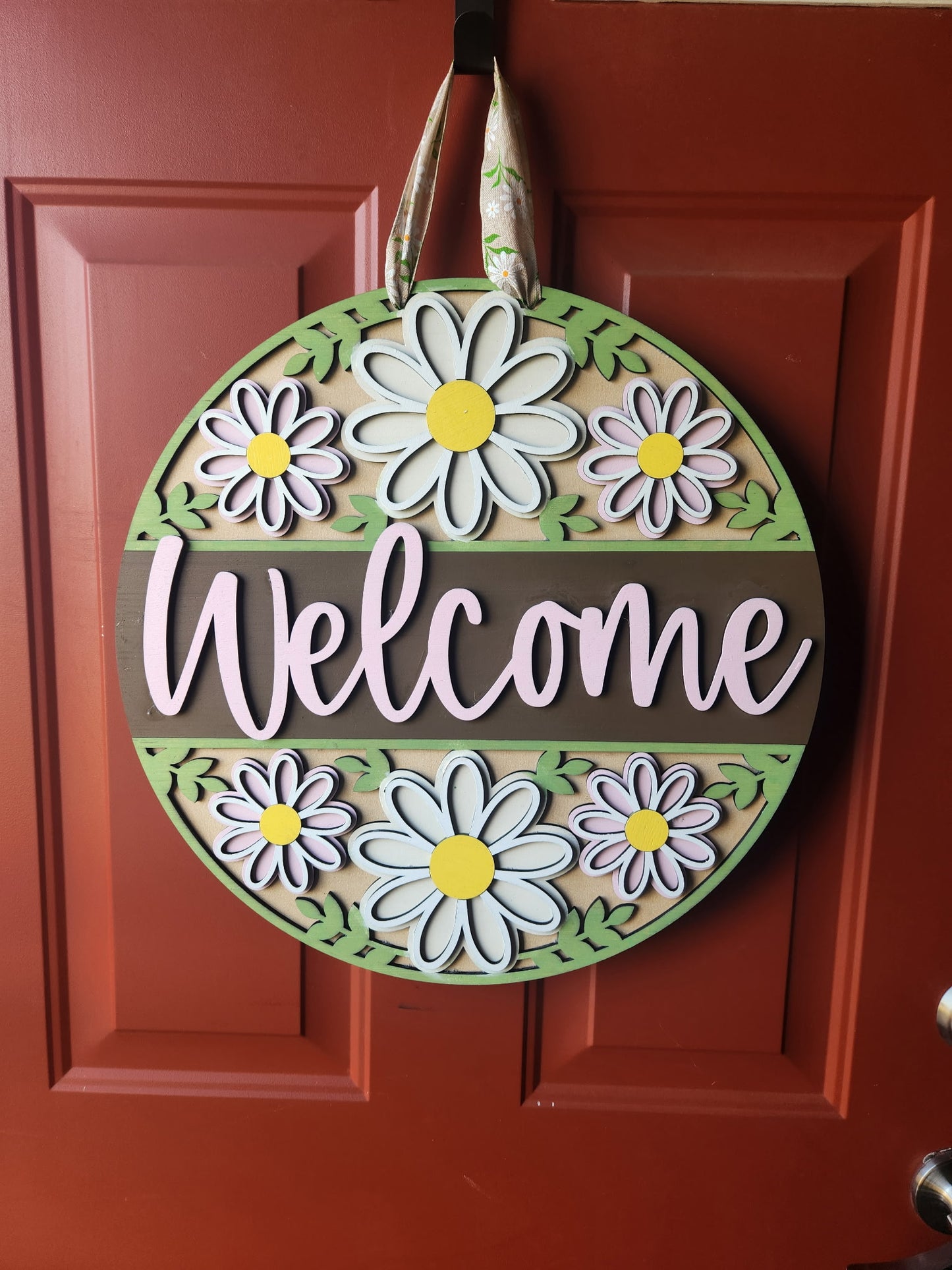 Welcome Daisy Door Hanger – Handcrafted Spring Decor